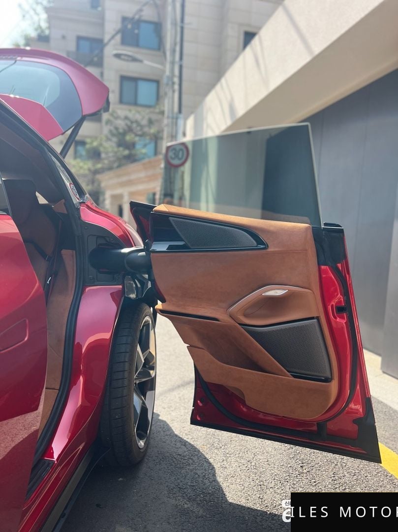 Ferrari 푸로산게 2025 — миниатюра 10