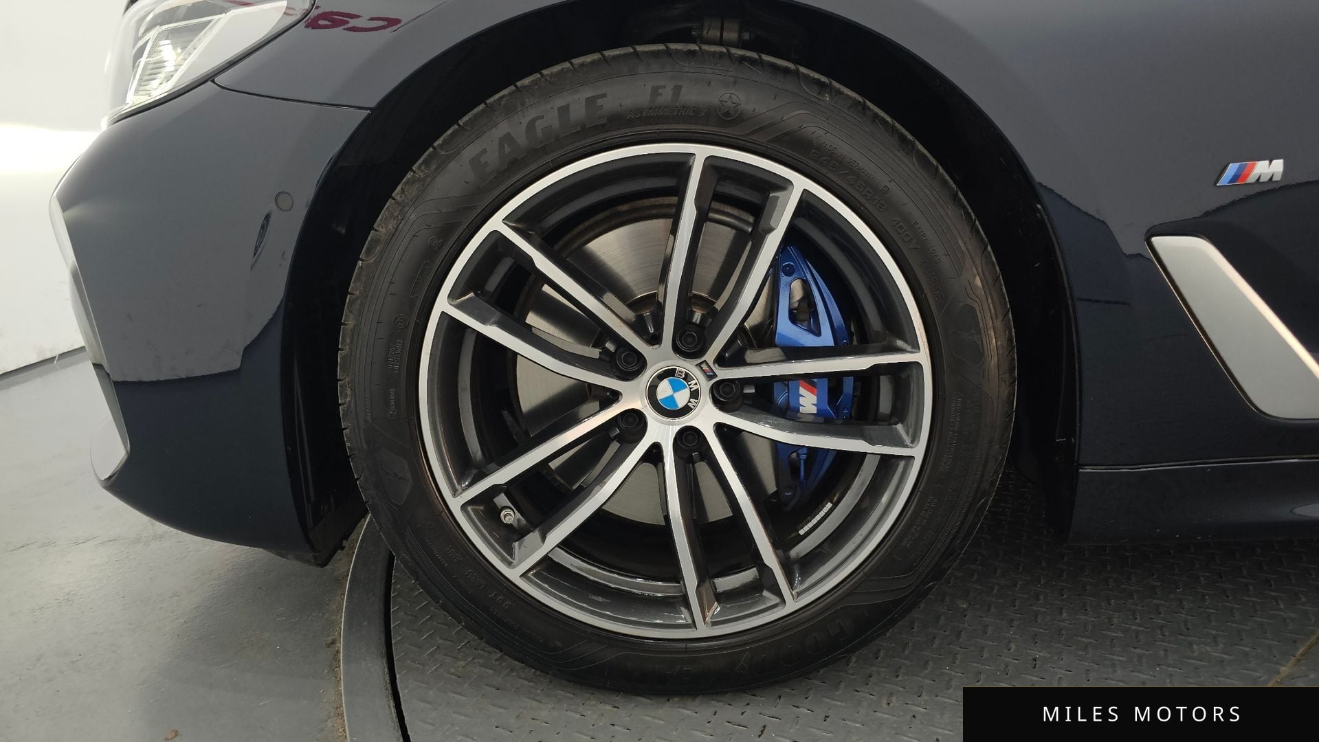 BMW 5 Series (G30) 2023 — миниатюра 5