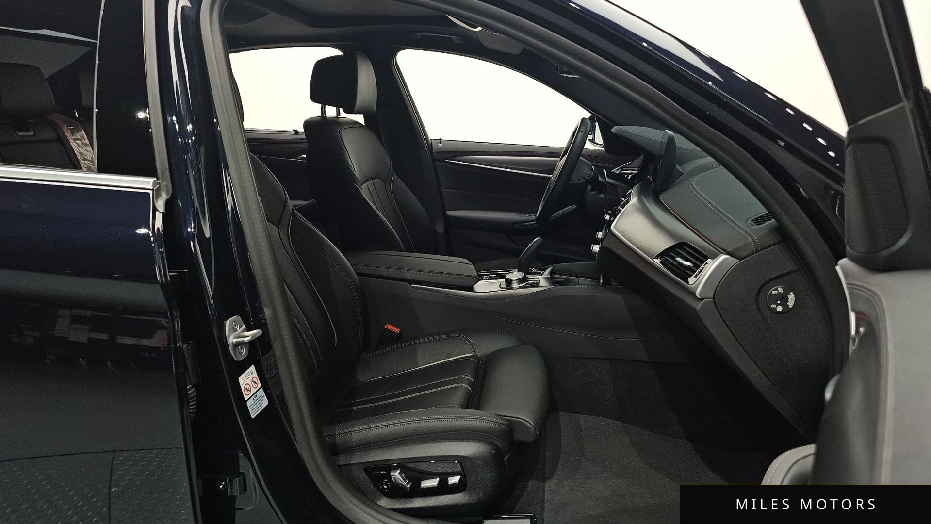 BMW 5 Series (G30) 2023 — миниатюра 10