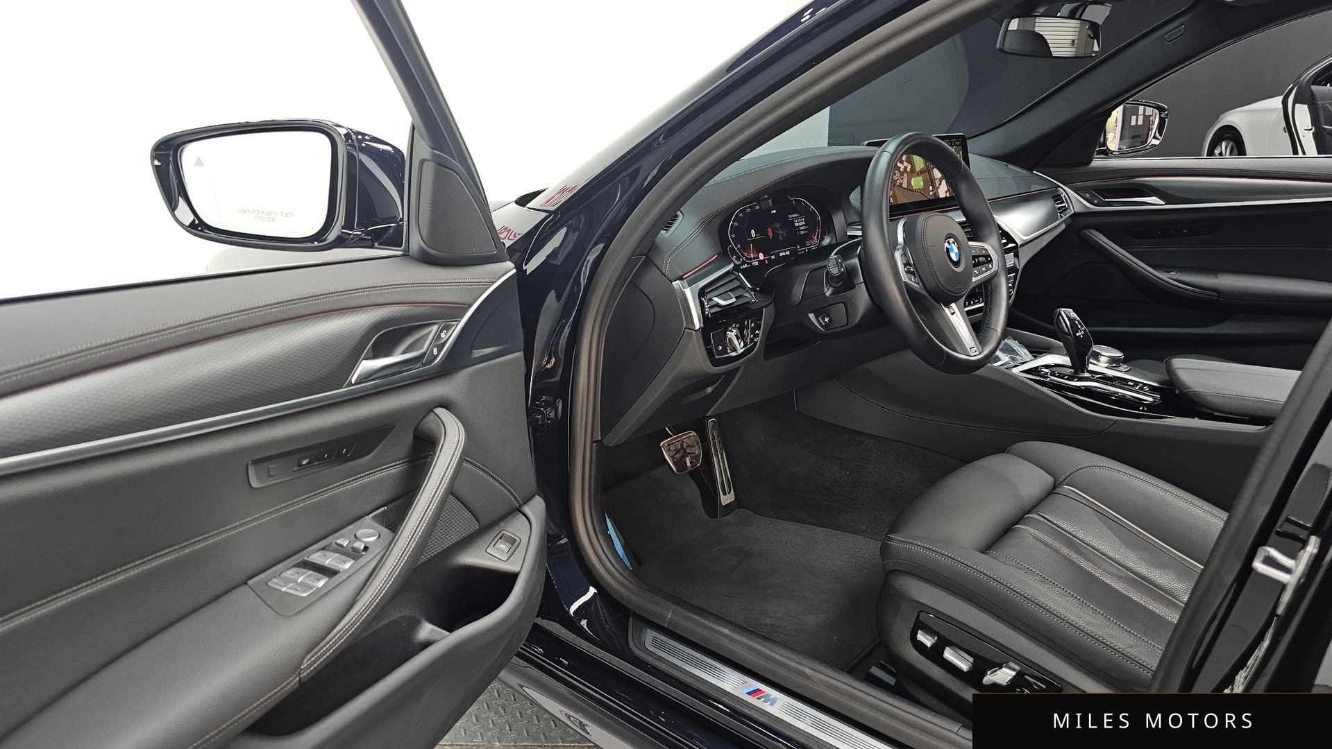 BMW 5 Series (G30) 2023 — миниатюра 11