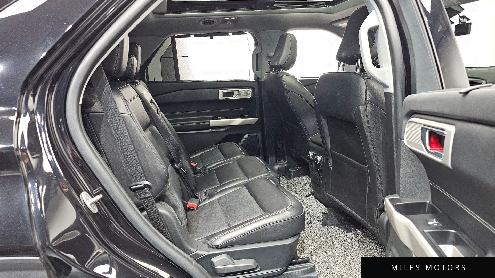 Ford Explorer 2022 — миниатюра 16