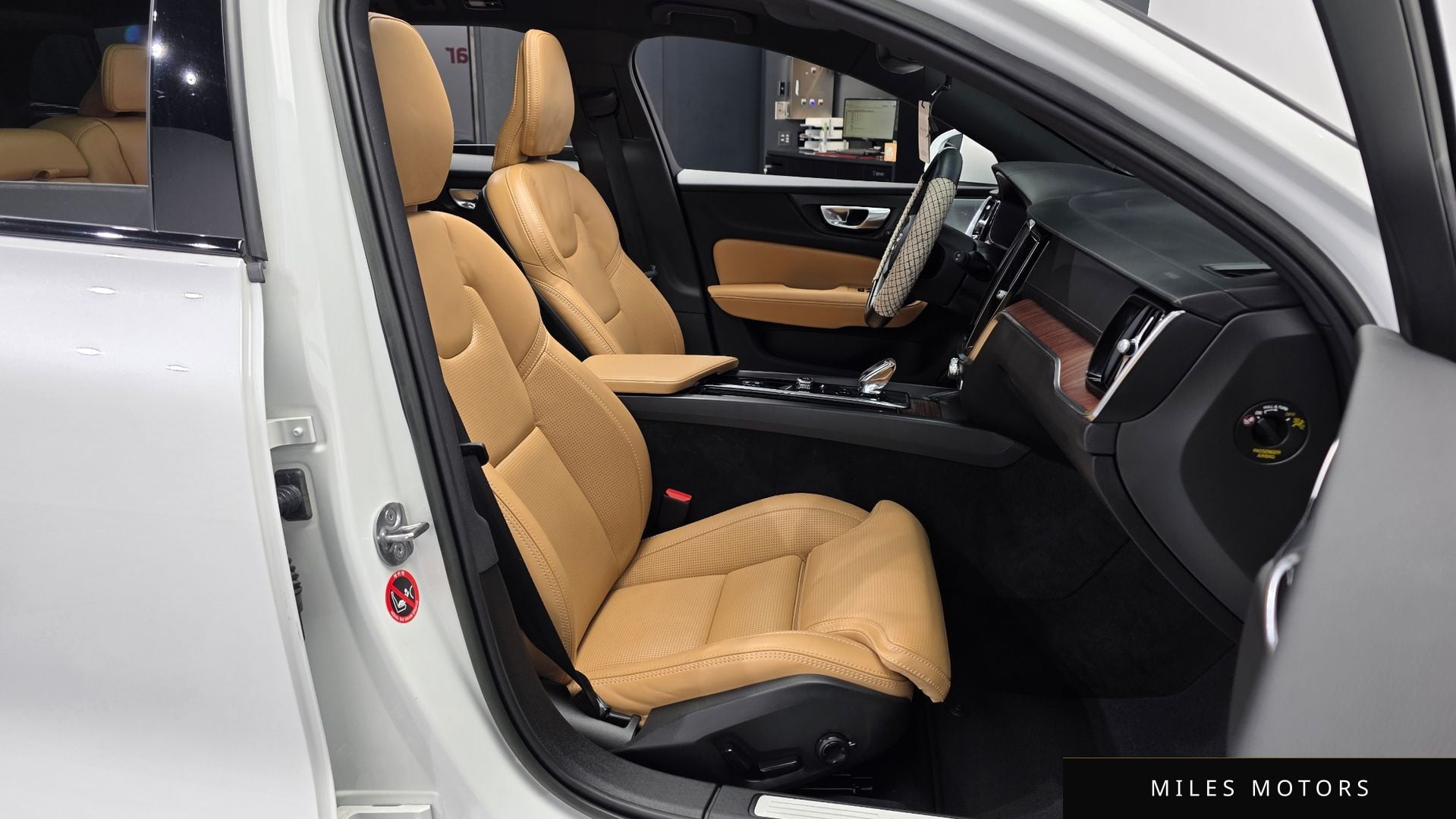 Volvo V60 크로스컨트리 2023 — миниатюра 17