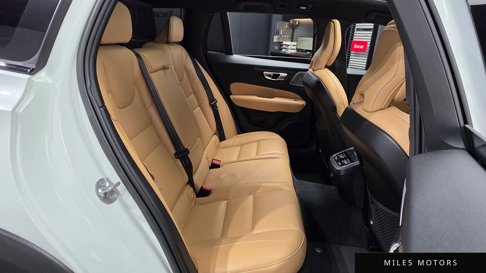 Volvo V60 크로스컨트리 2023 — миниатюра 18
