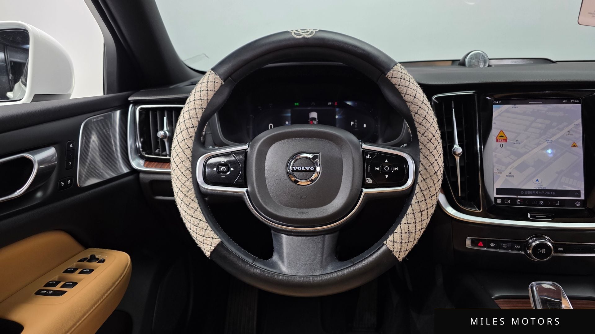 Volvo V60 크로스컨트리 2023 — миниатюра 19