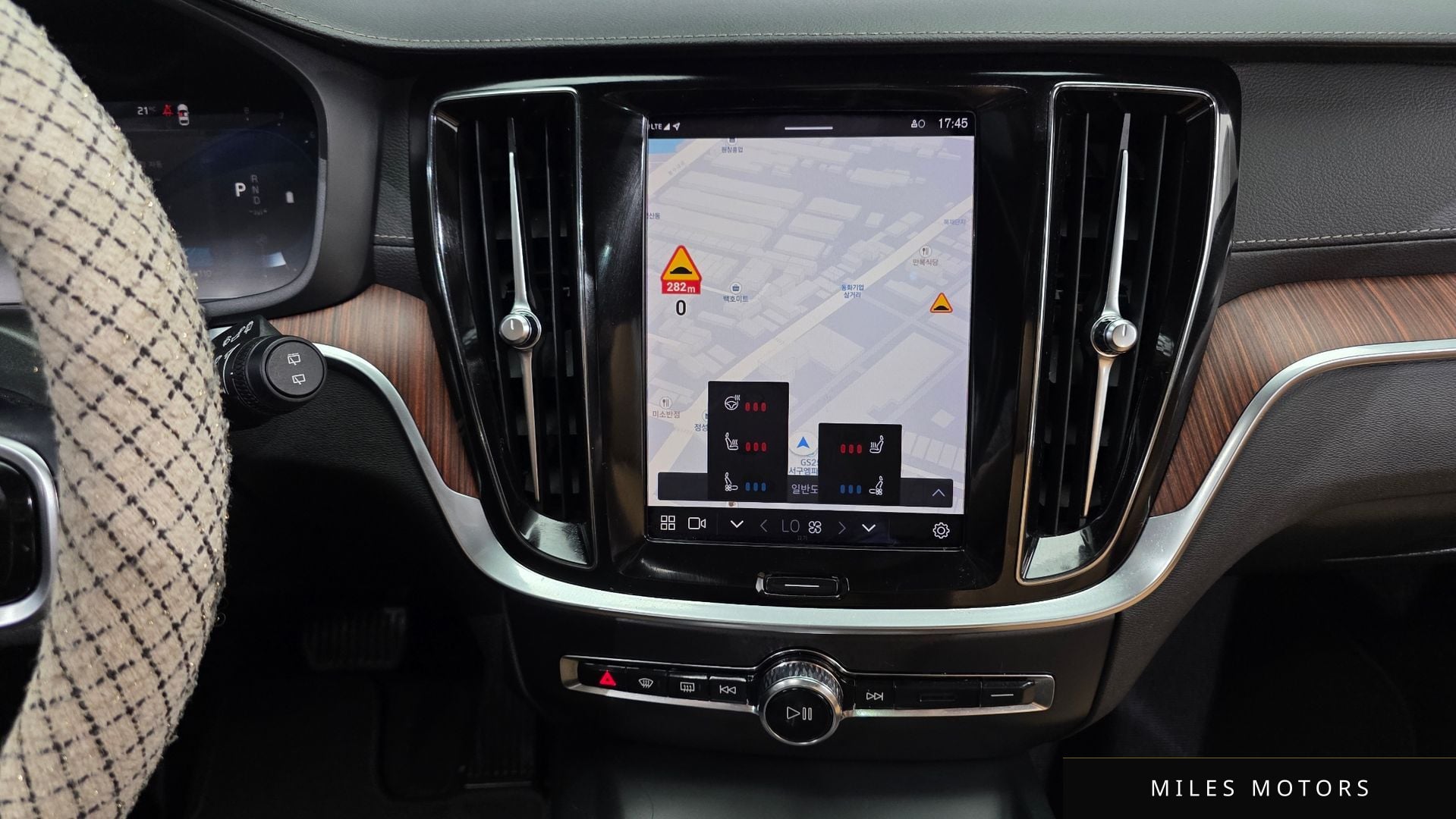 Volvo V60 크로스컨트리 2023 — миниатюра 21
