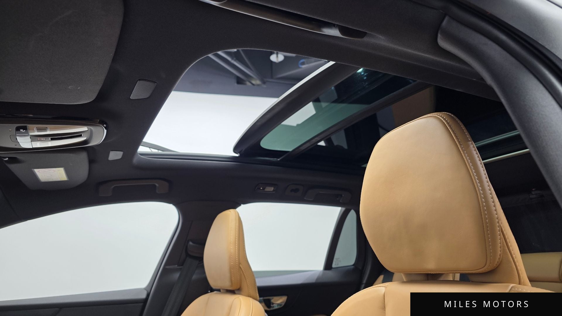 Volvo V60 크로스컨트리 2023 — миниатюра 24