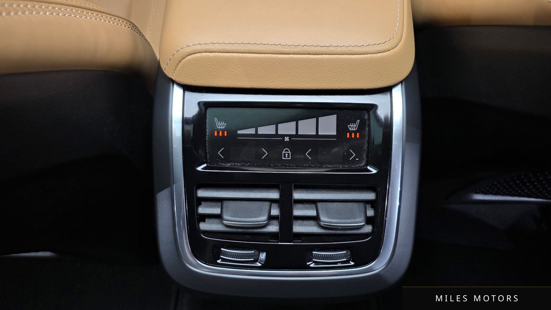 Volvo V60 크로스컨트리 2023 — миниатюра 25