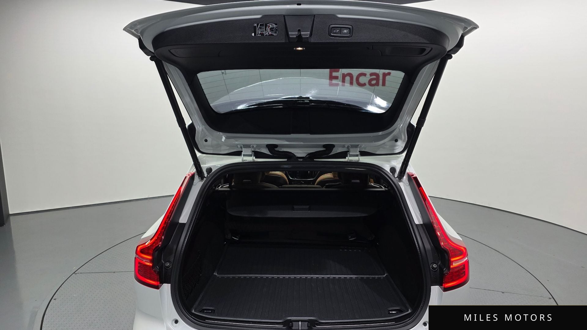 Volvo V60 크로스컨트리 2023 — миниатюра 26