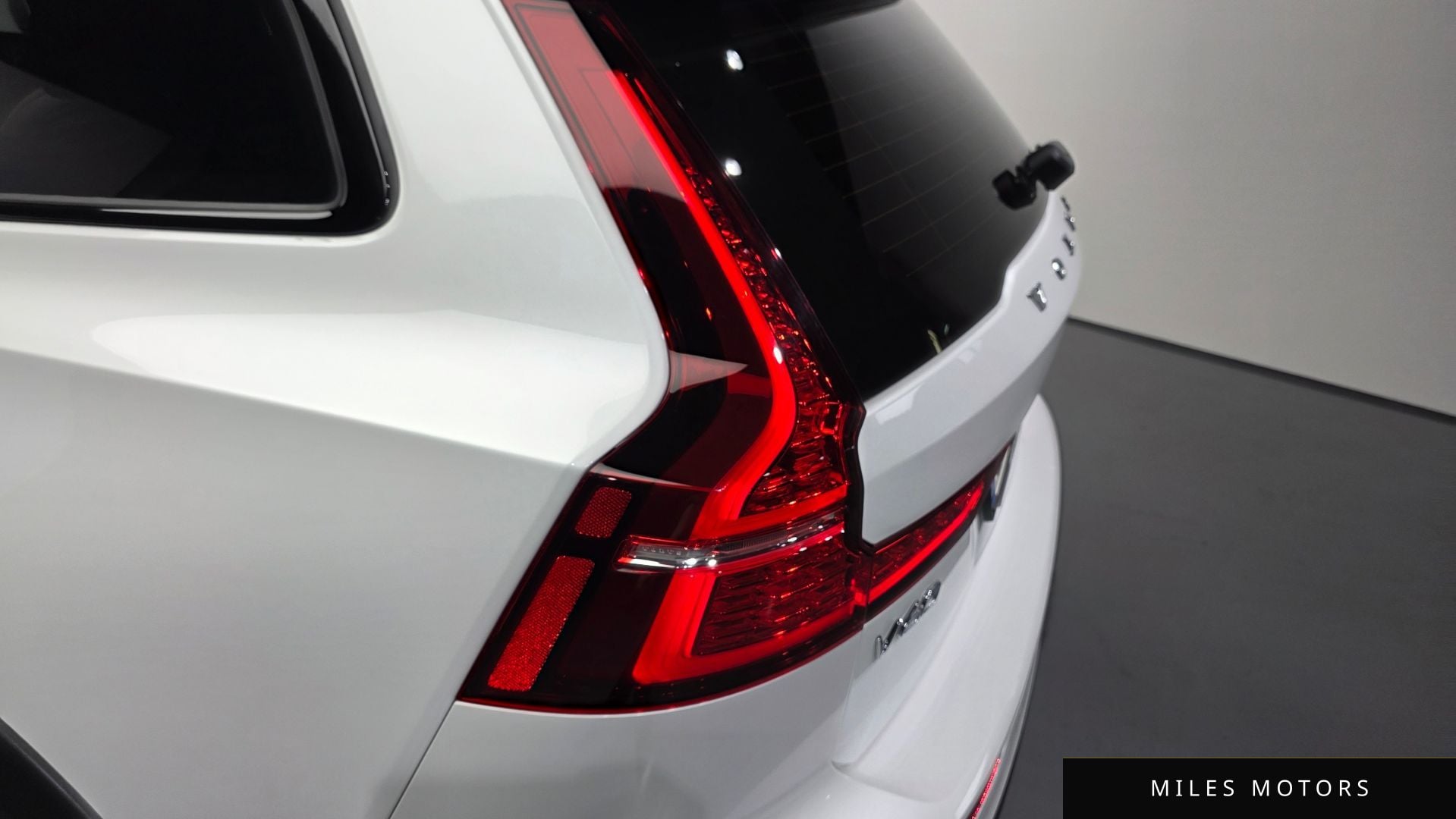 Volvo V60 크로스컨트리 2023 — миниатюра 9
