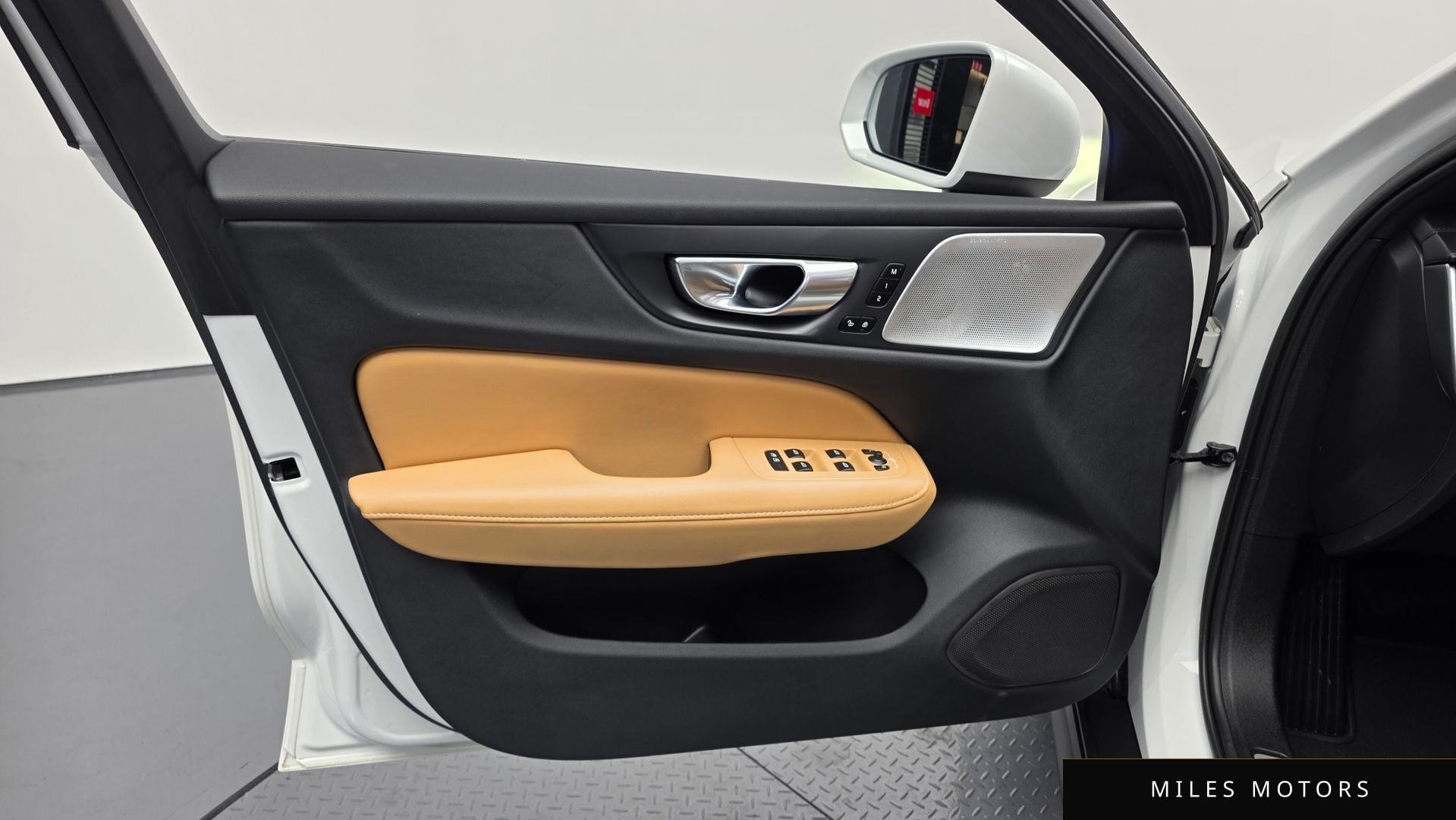 Volvo V60 크로스컨트리 2023 — миниатюра 14