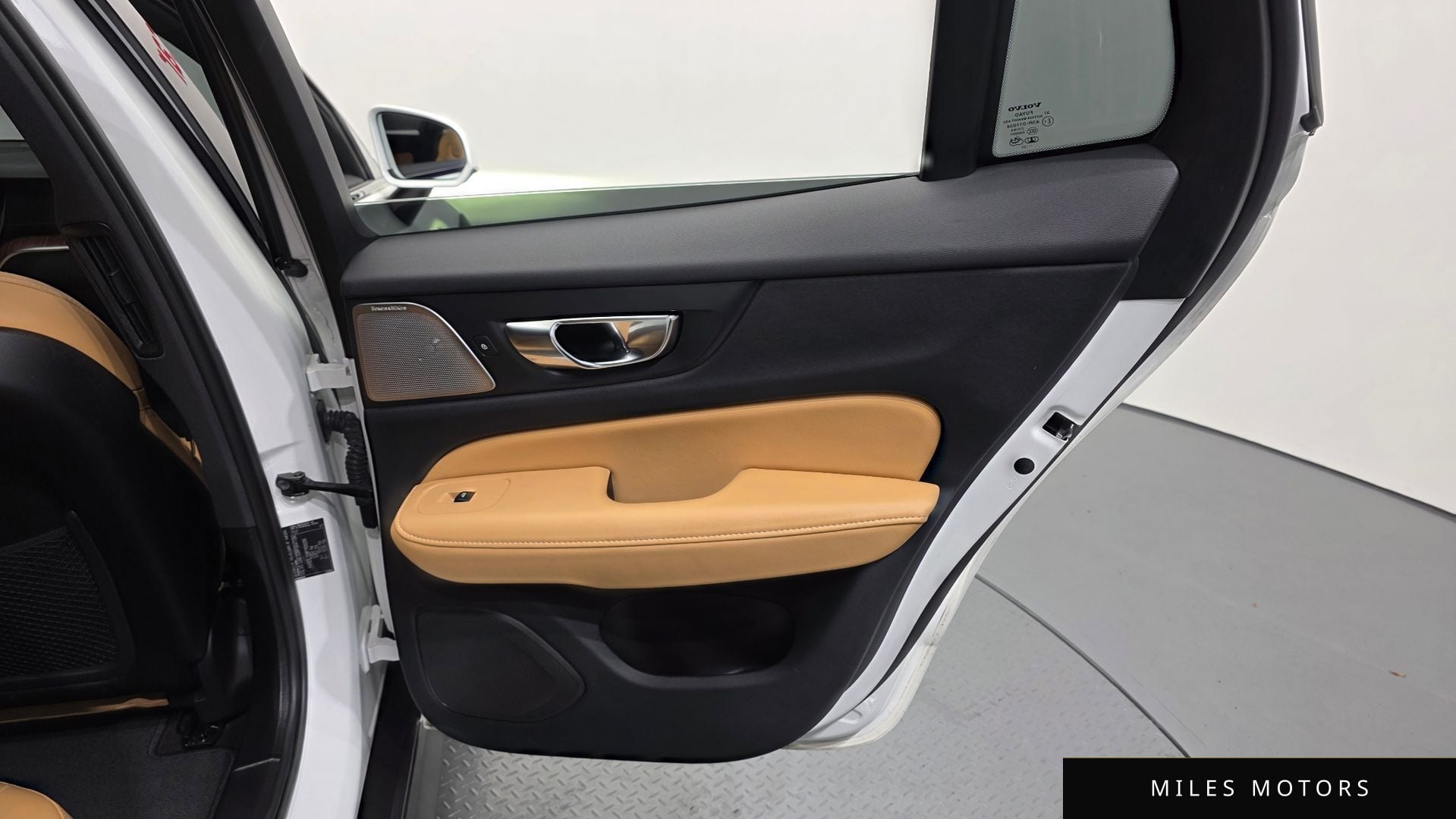 Volvo V60 크로스컨트리 2023 — миниатюра 29