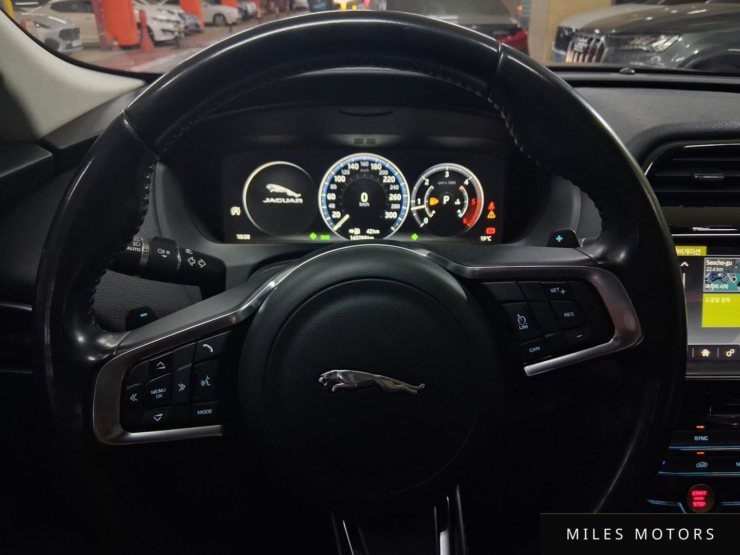 Jaguar F-PACE 2018 — миниатюра 11