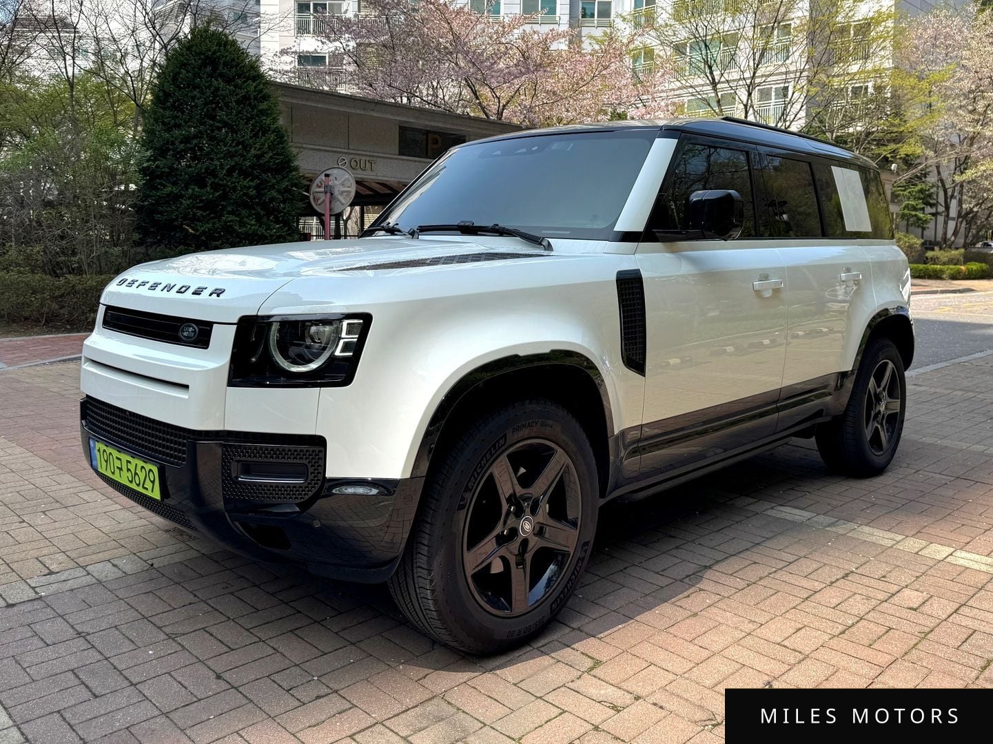 Land Rover Defender 2025
