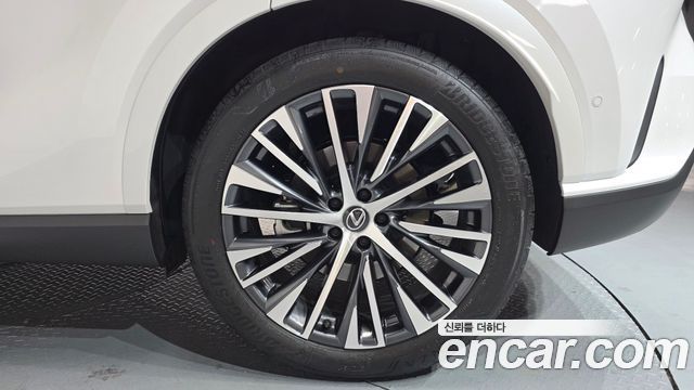 Лексус RX450h+ 2024 — миниатюра 6