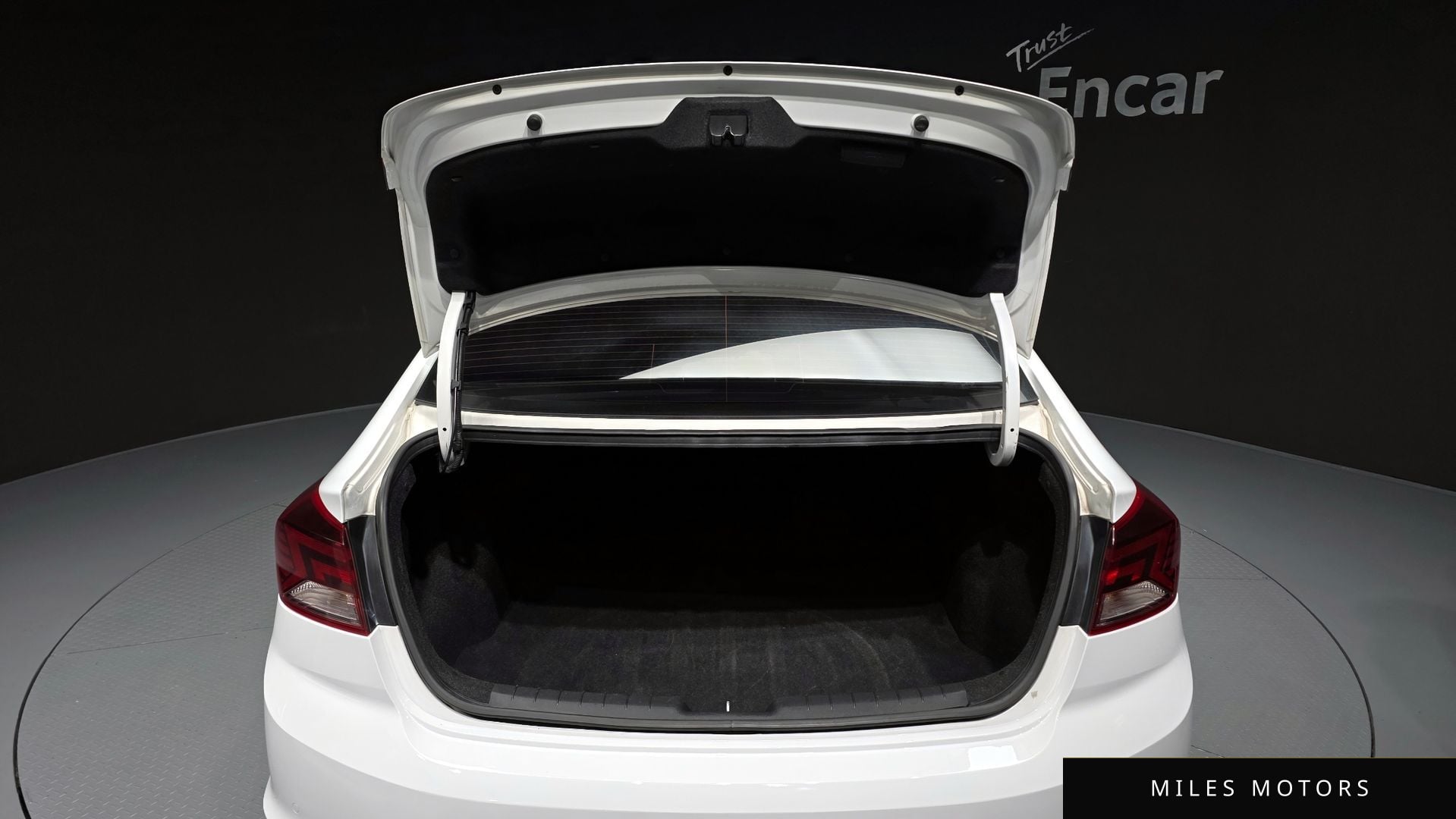 Hyundai AVANTE 2019 — миниатюра 26