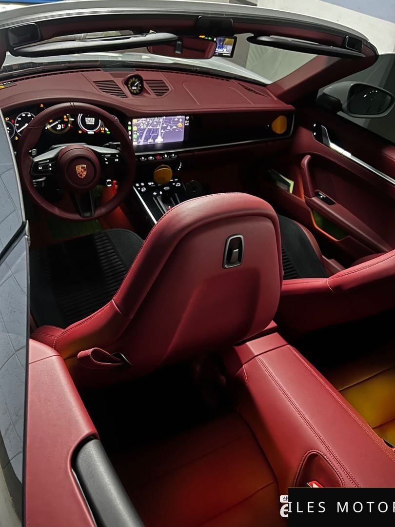 Porsche 911 (992) 2024 — миниатюра 10