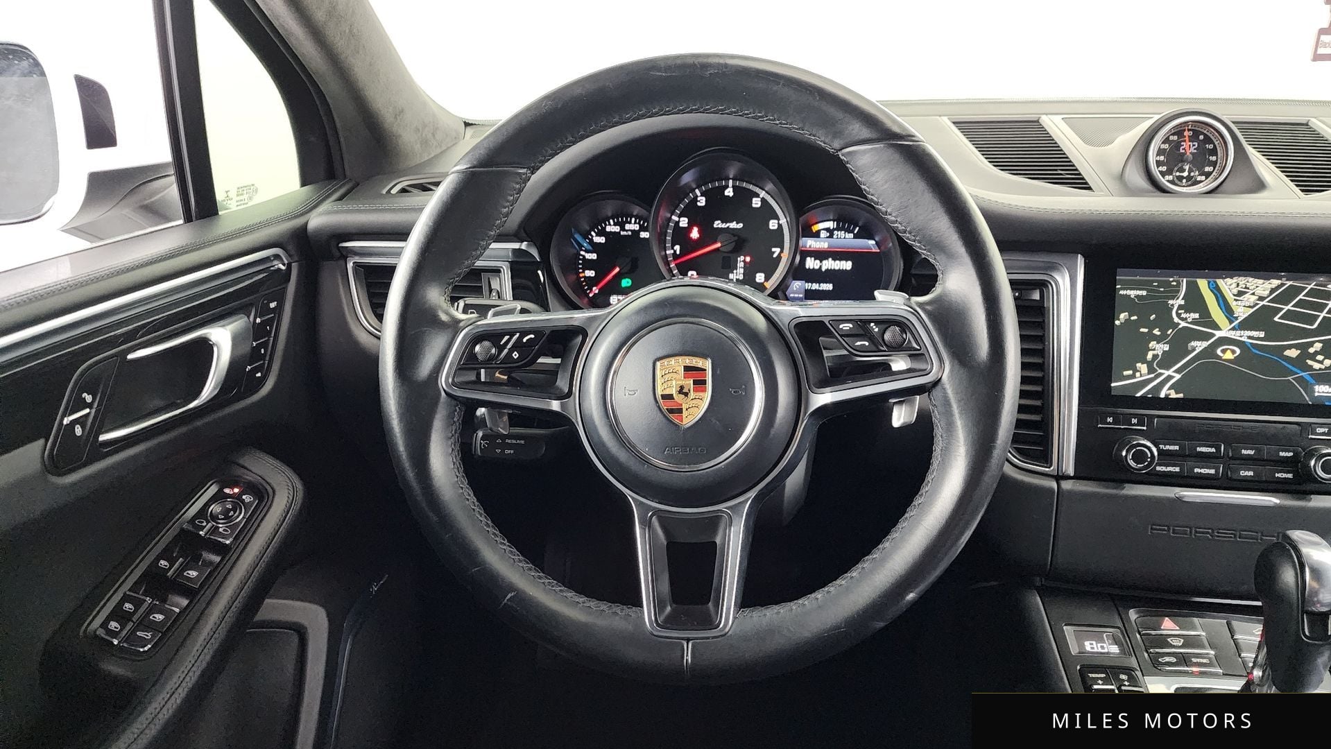 Porsche Macan 2017 — миниатюра 12