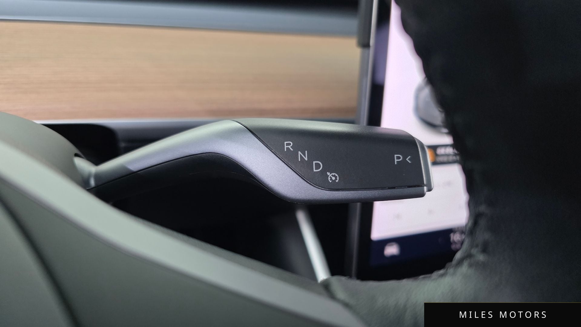 Tesla 모델 3 2020 — миниатюра 12