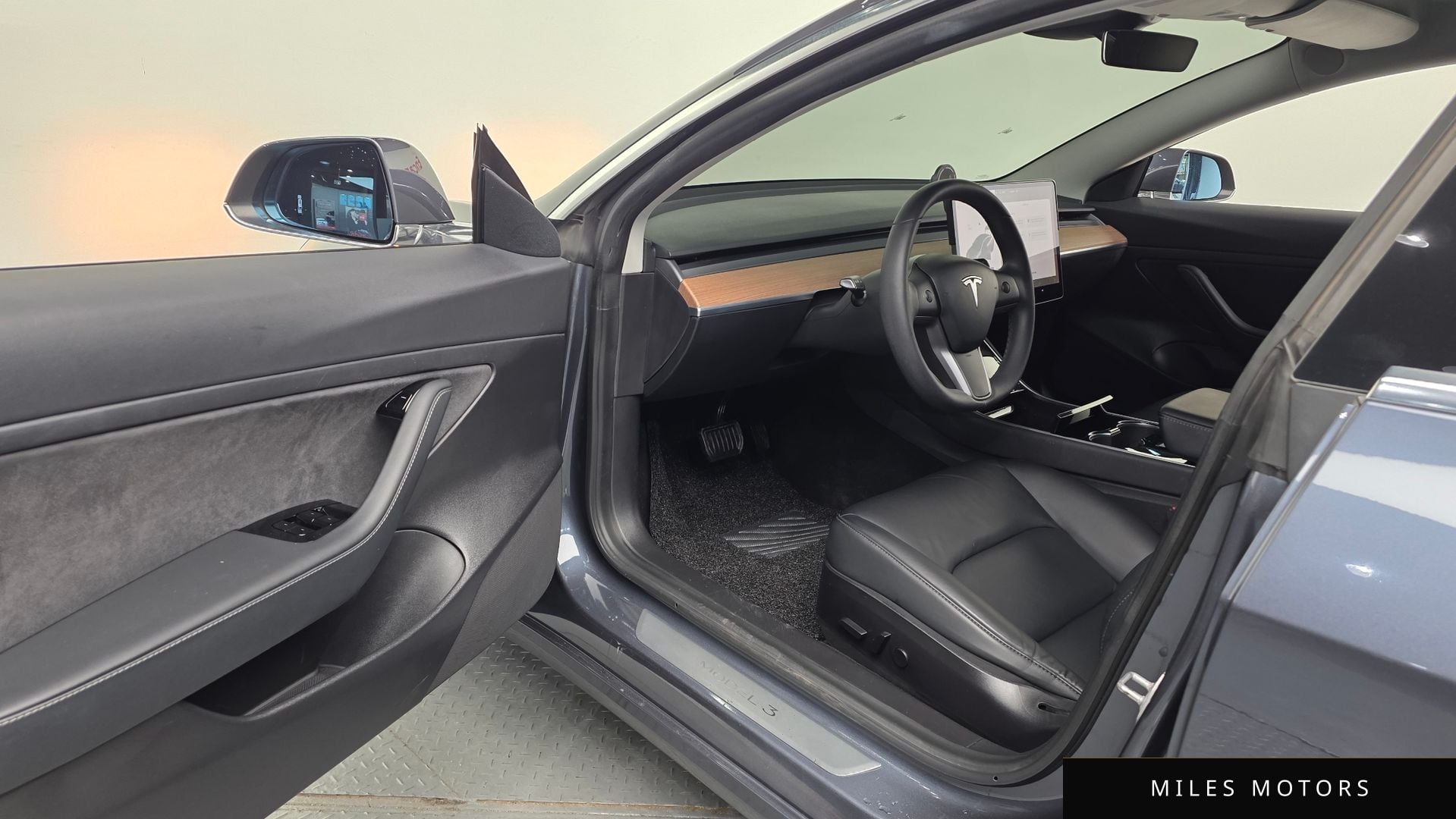 Tesla 모델 3 2020 — миниатюра 13
