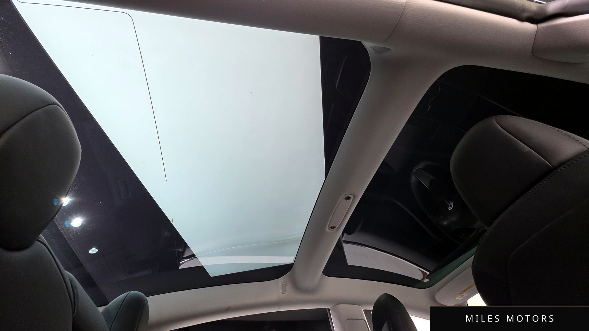 Tesla 모델 3 2020 — миниатюра 25