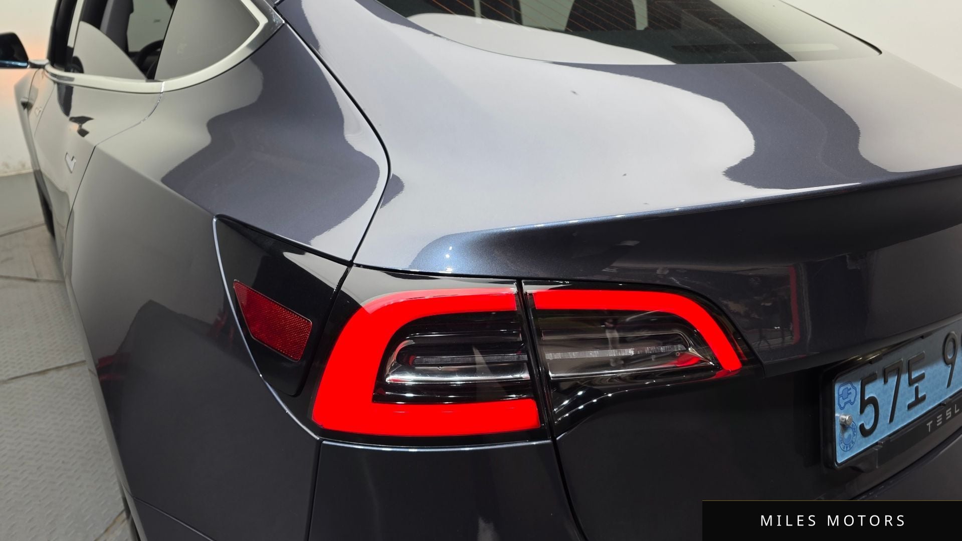 Tesla 모델 3 2020 — миниатюра 9