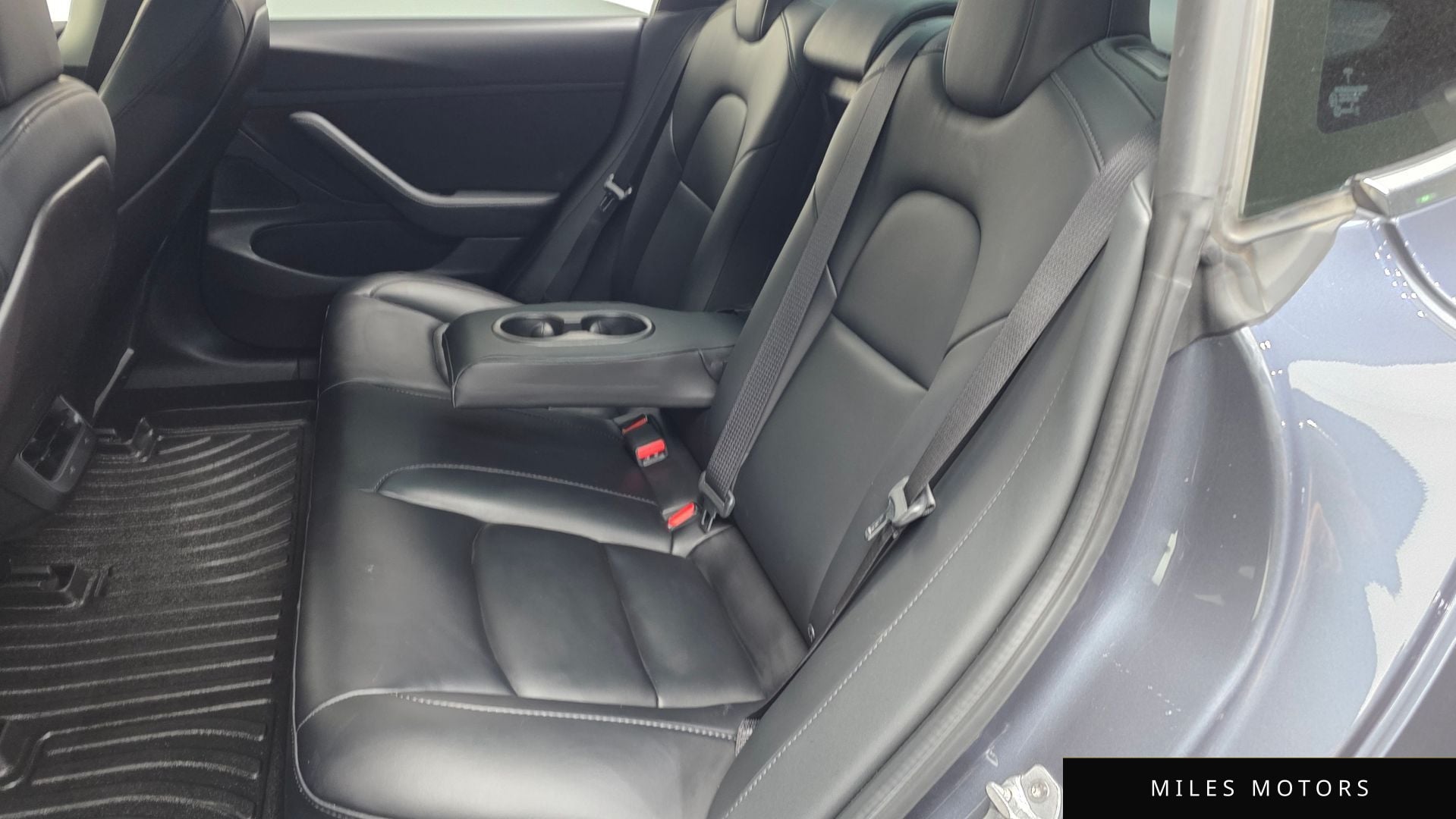 Tesla 모델 3 2020 — миниатюра 16