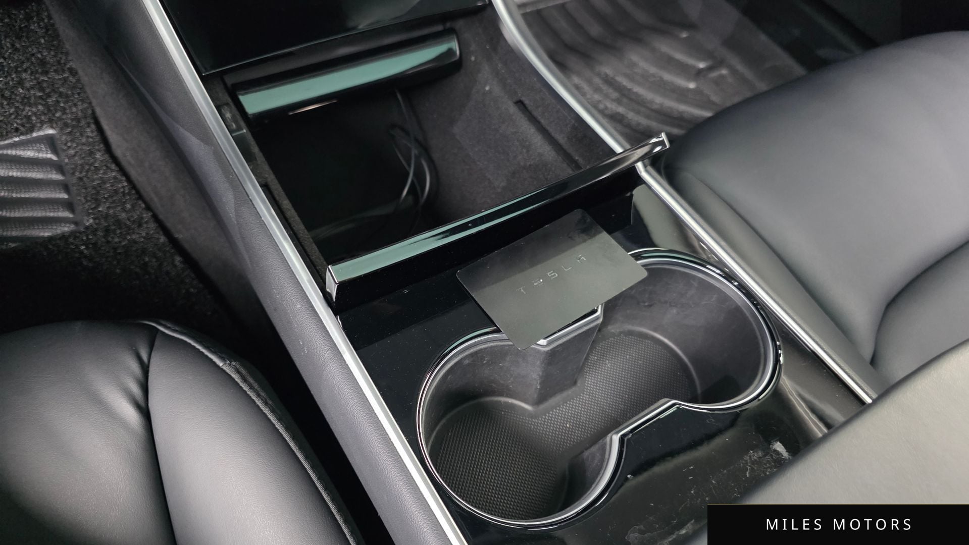 Tesla 모델 3 2020 — миниатюра 32