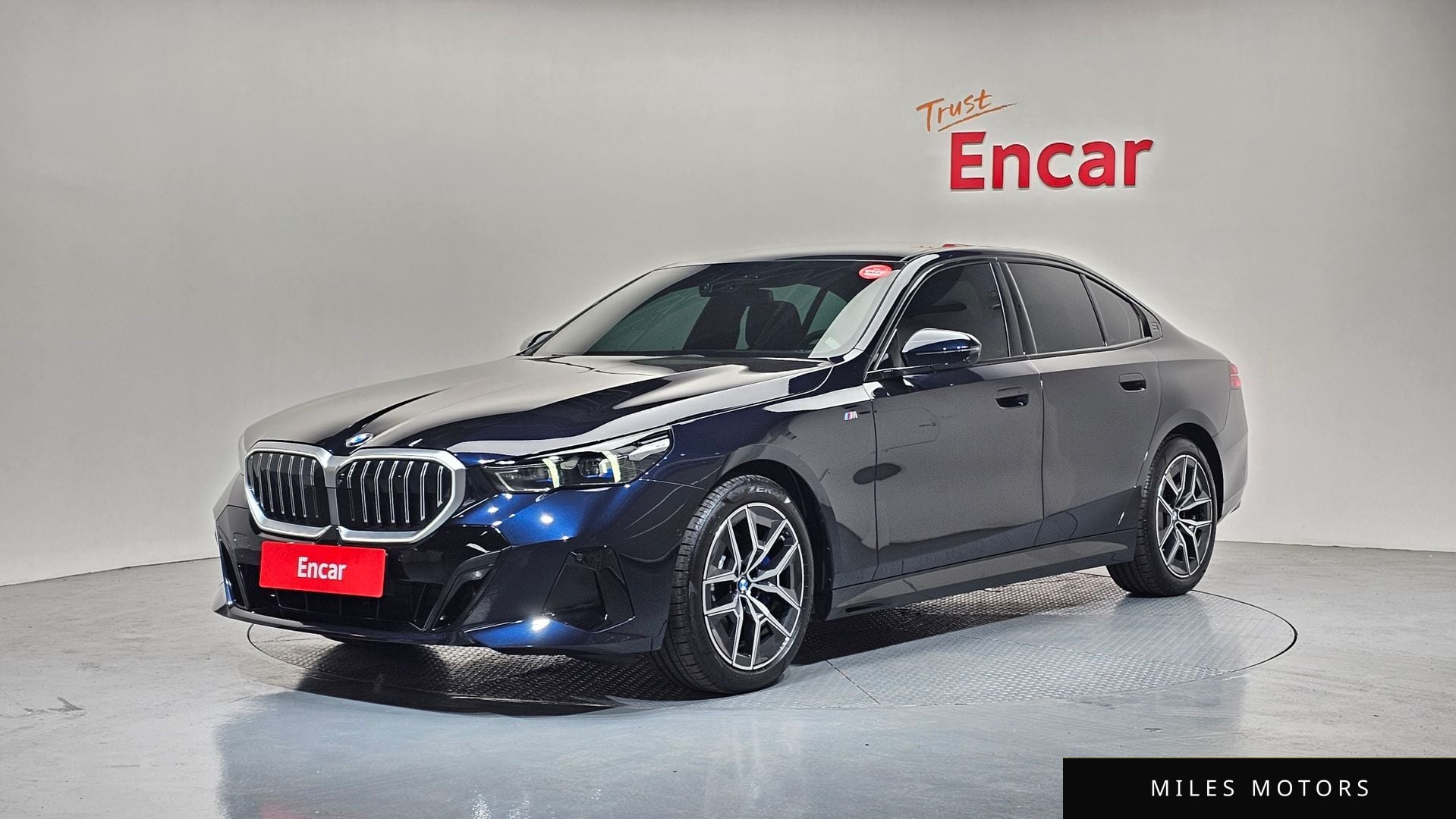 BMW 5 Series (G60) 2025 — фото 1 из 12