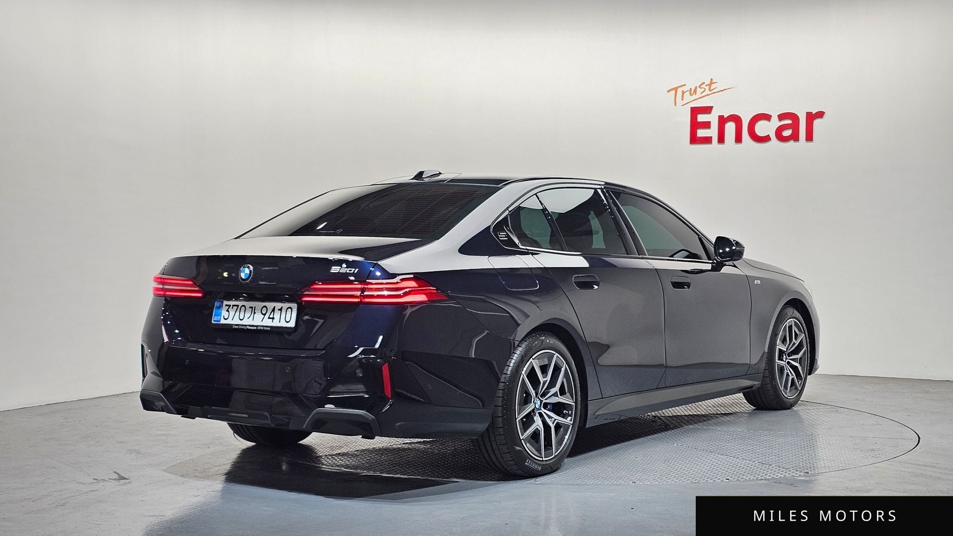 BMW 5 Series (G60) 2025 — миниатюра 2