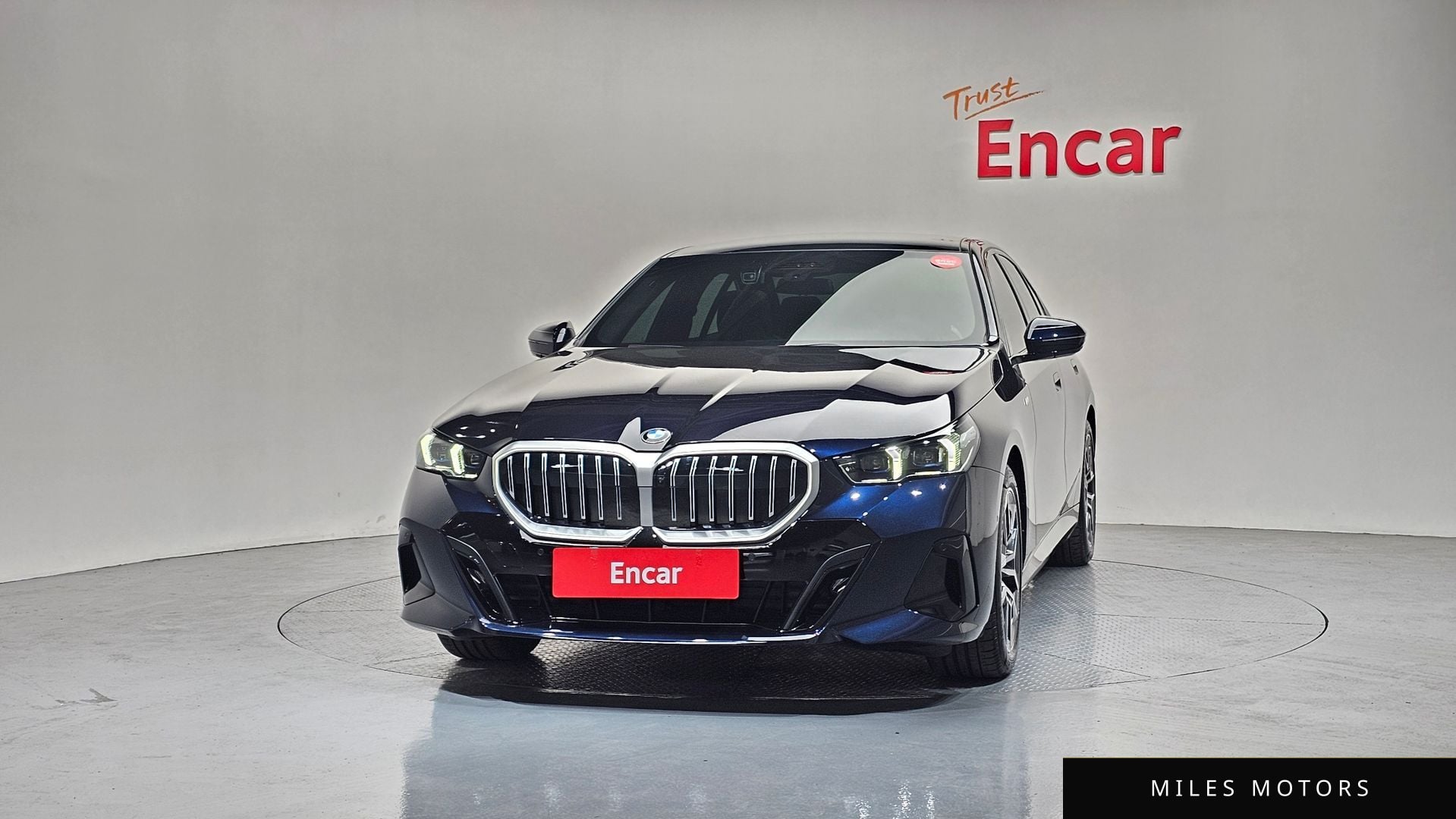 BMW 5 Series (G60) 2025 — миниатюра 3