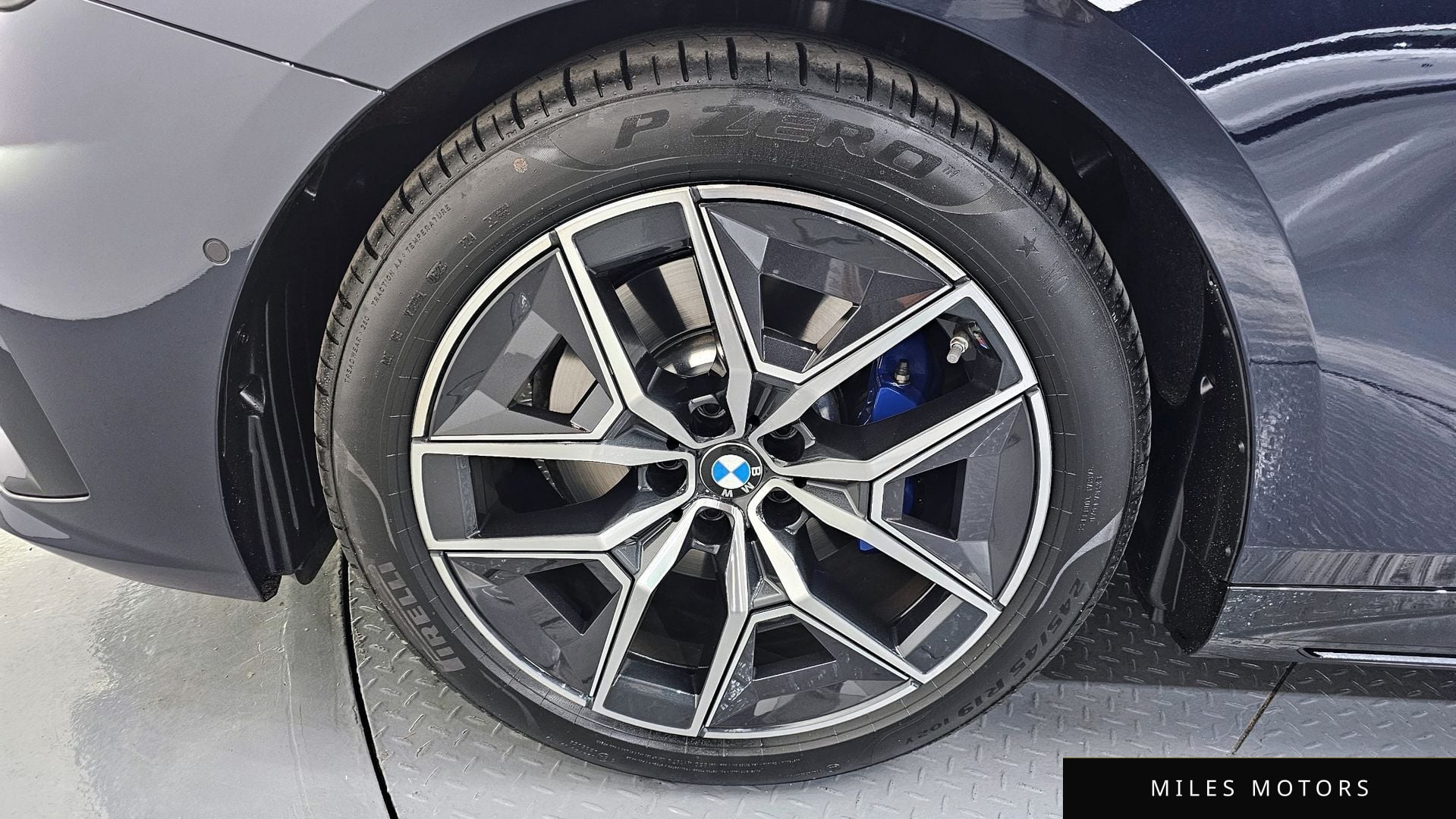 BMW 5 Series (G60) 2025 — миниатюра 5