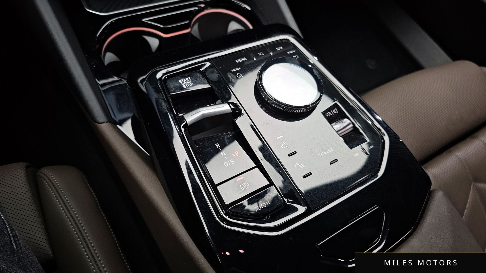 BMW 5 Series (G60) 2025 — миниатюра 12