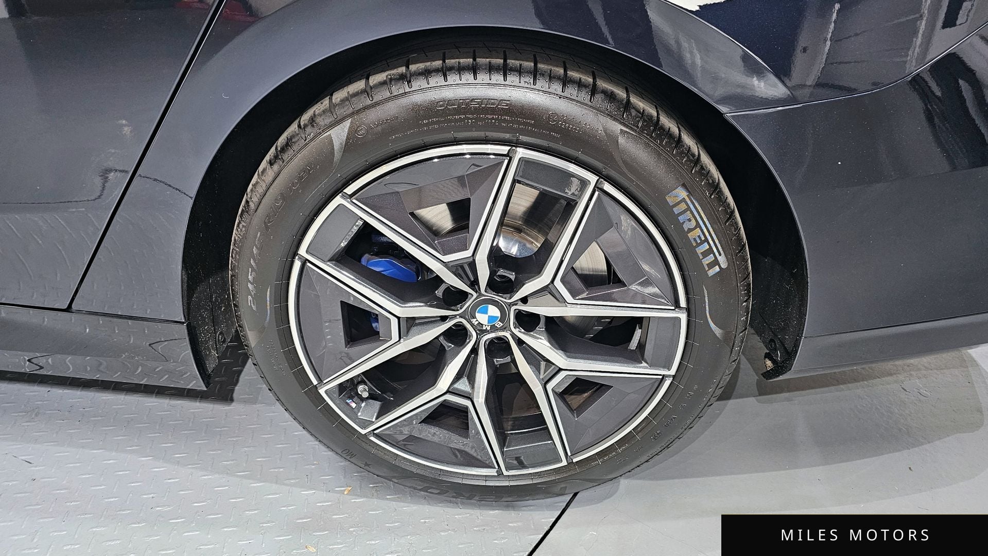 BMW 5 Series (G60) 2025 — миниатюра 7