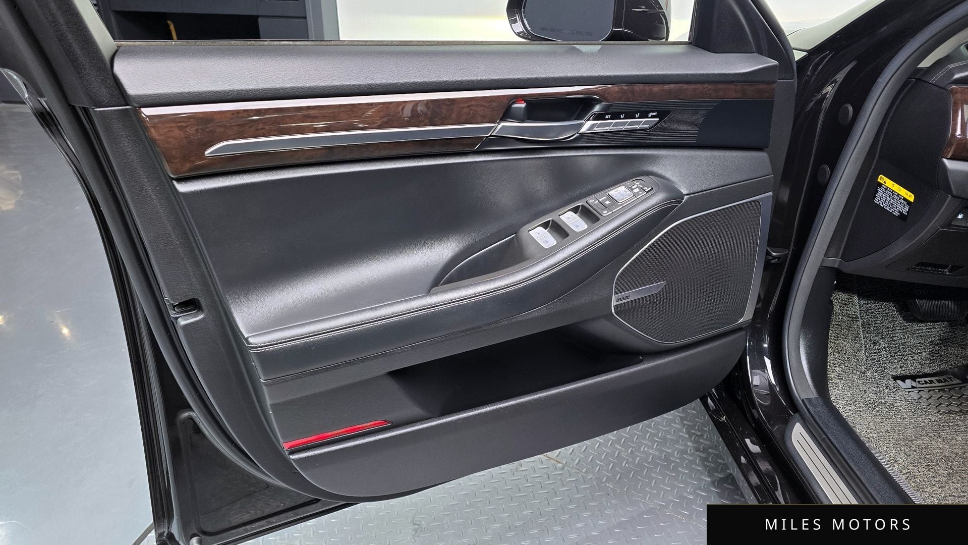 Genesis EQ900 2018 — миниатюра 13
