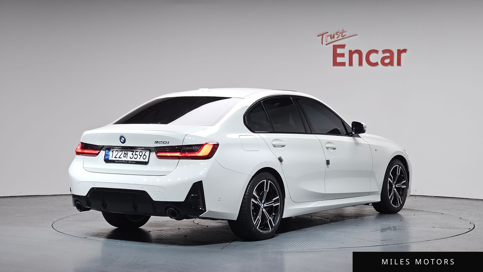 BMW 3 Series (G20) 2023 — фото 1 из 12