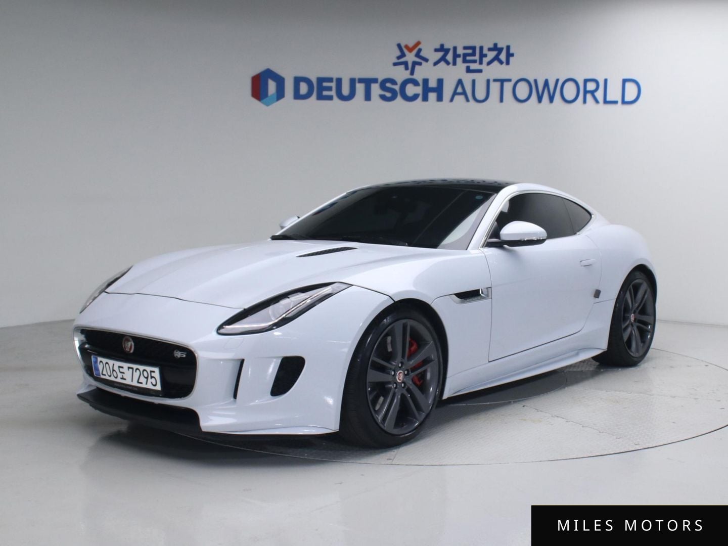Jaguar F-TYPE 2017 — миниатюра 2