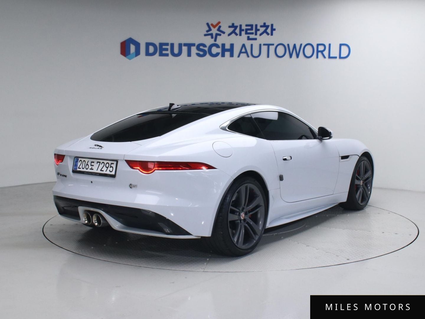 Jaguar F-TYPE 2017 — миниатюра 3