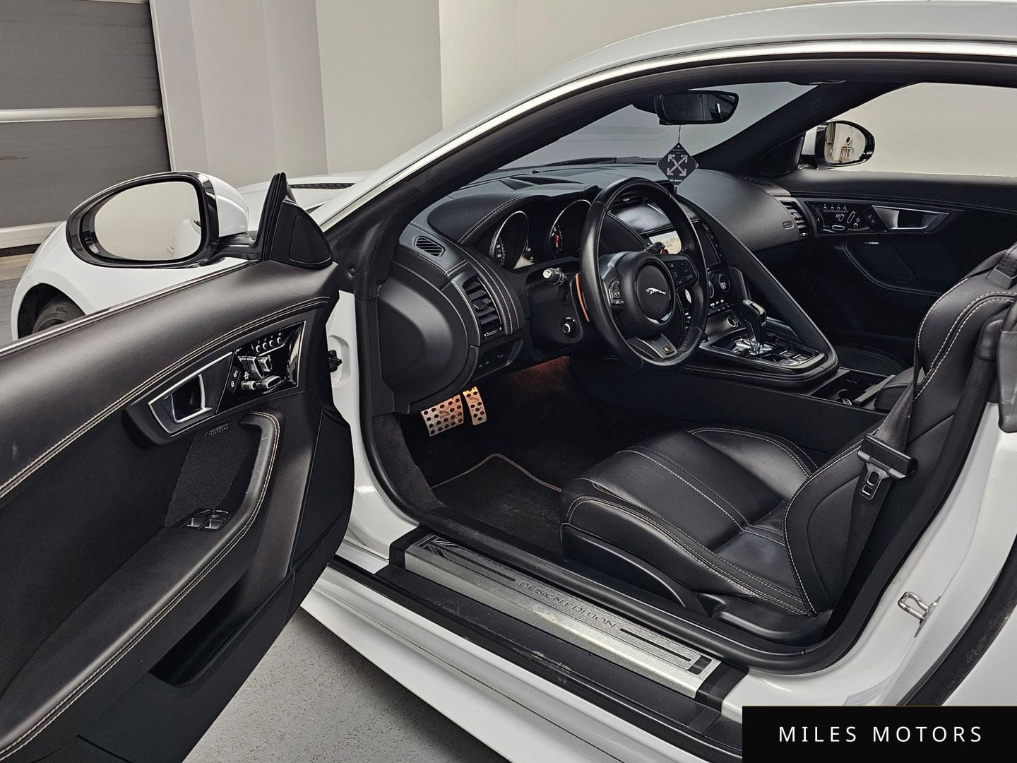 Jaguar F-TYPE 2017 — миниатюра 12