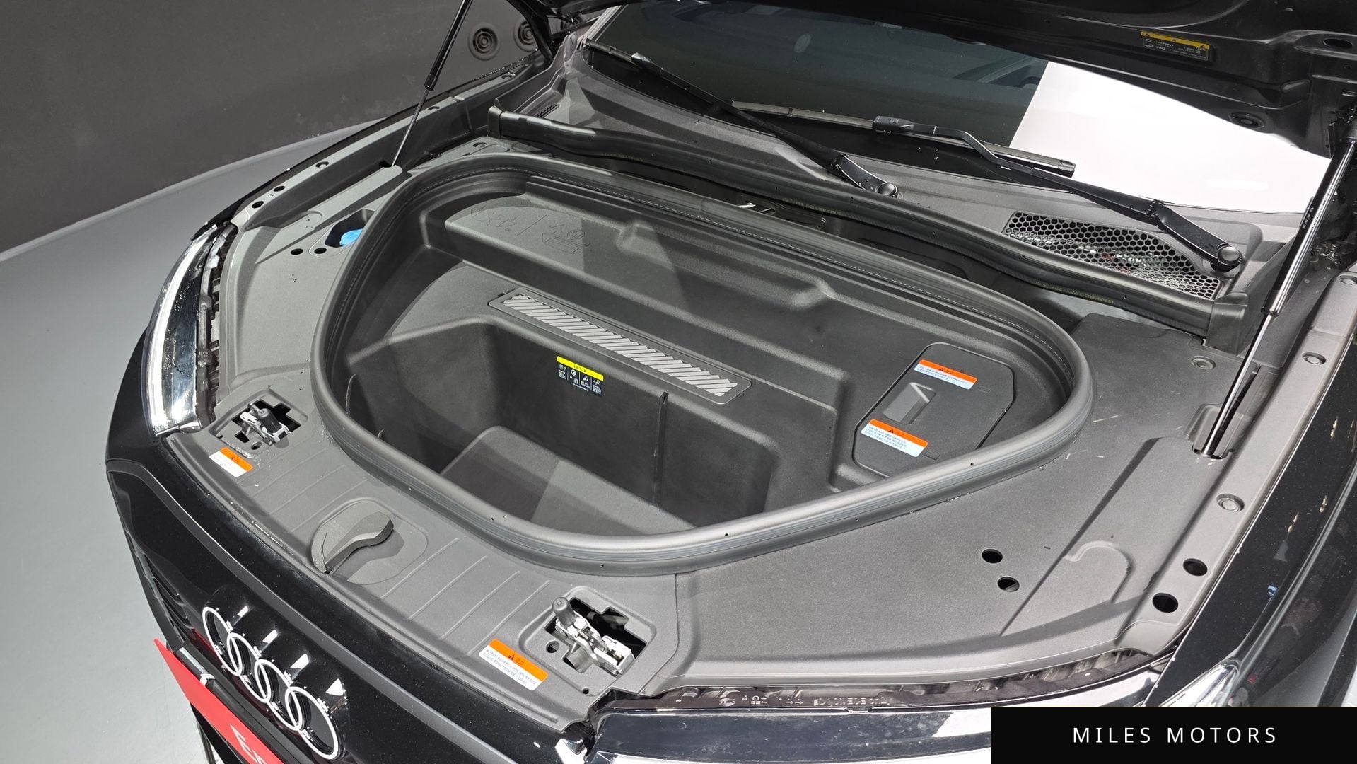 Audi Q6 e-tron 2025 — миниатюра 6
