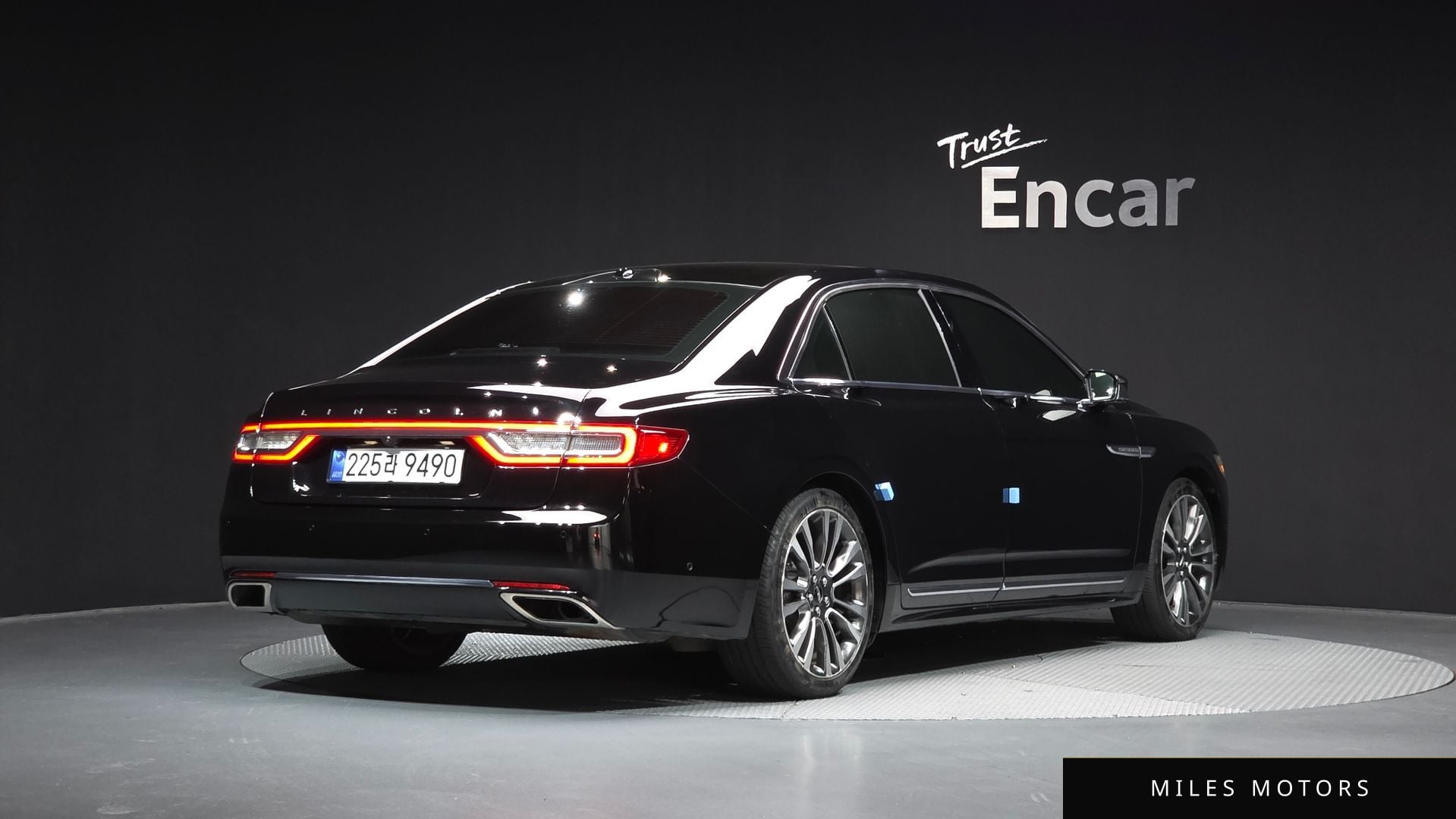 Lincoln Continental 2017 — миниатюра 2