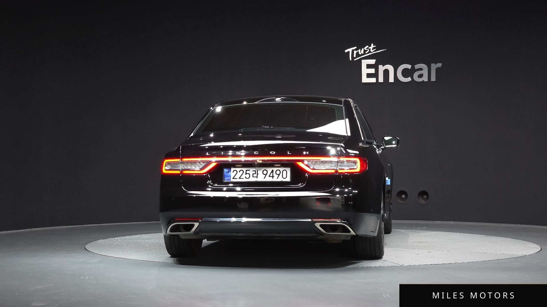 Lincoln Continental 2017 — миниатюра 4
