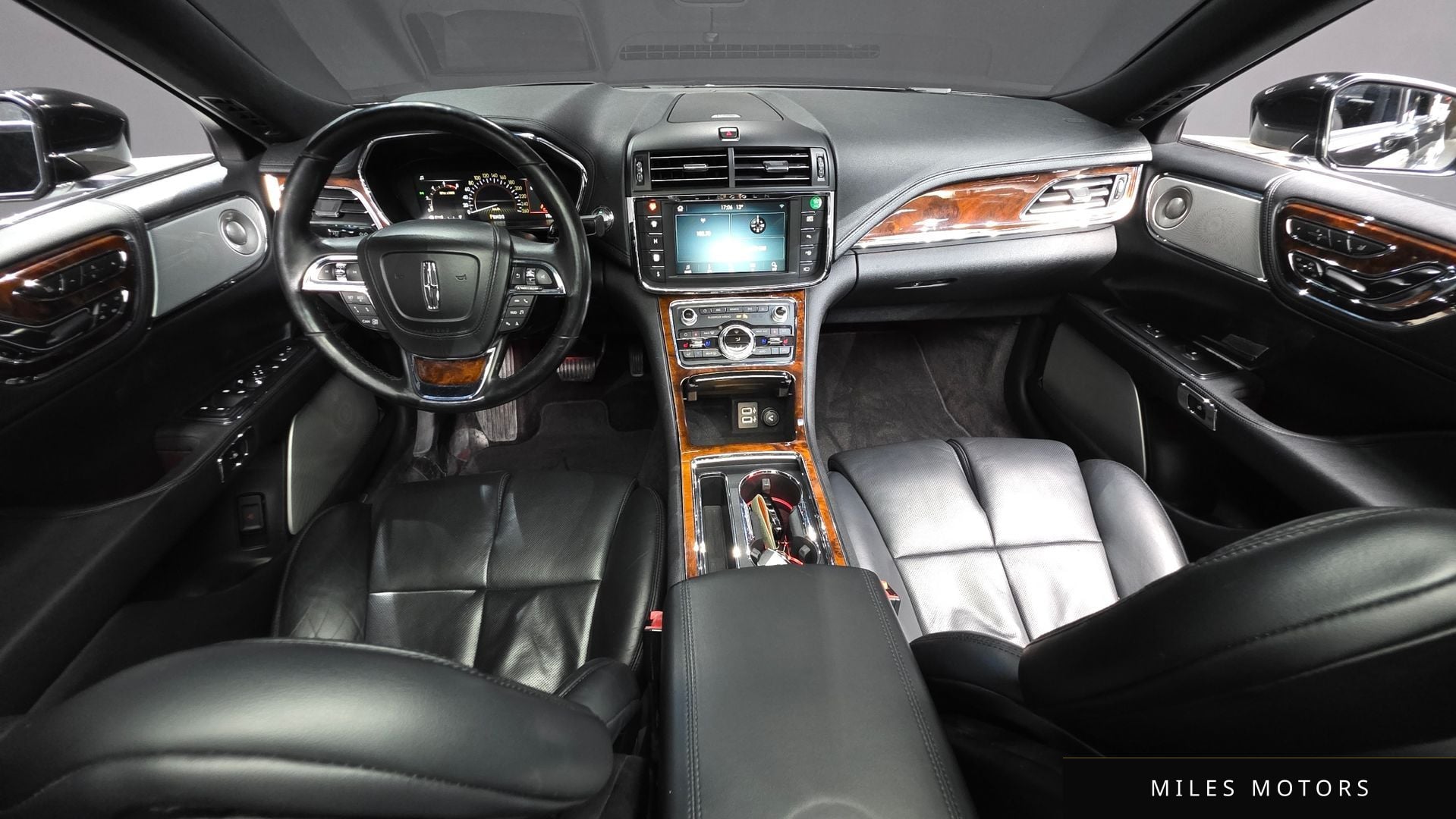 Lincoln Continental 2017 — миниатюра 7
