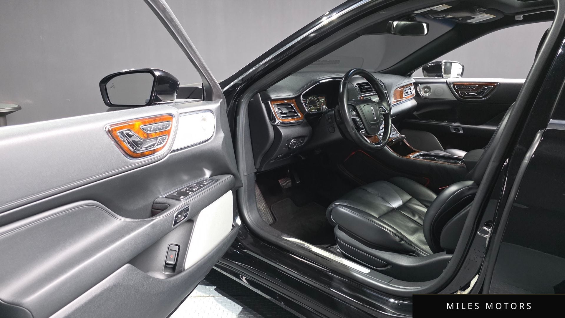 Lincoln Continental 2017 — миниатюра 10