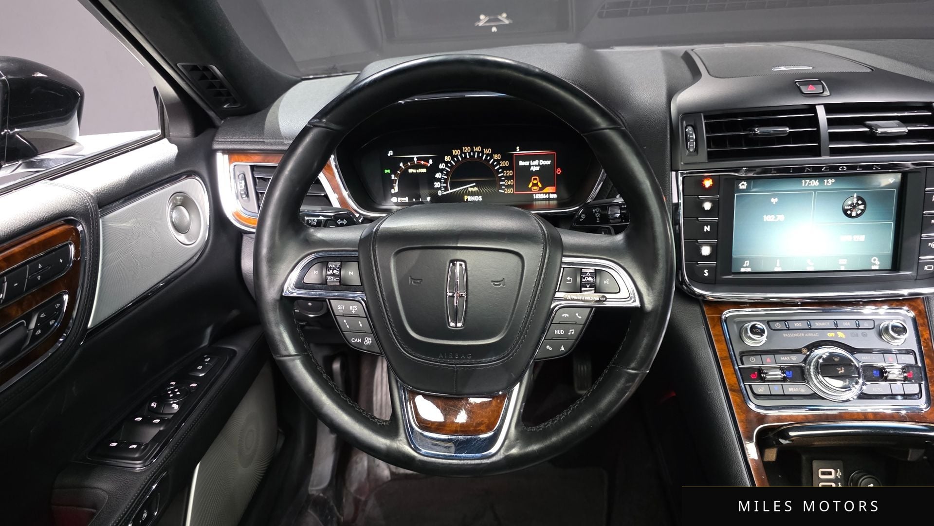 Lincoln Continental 2017 — миниатюра 13