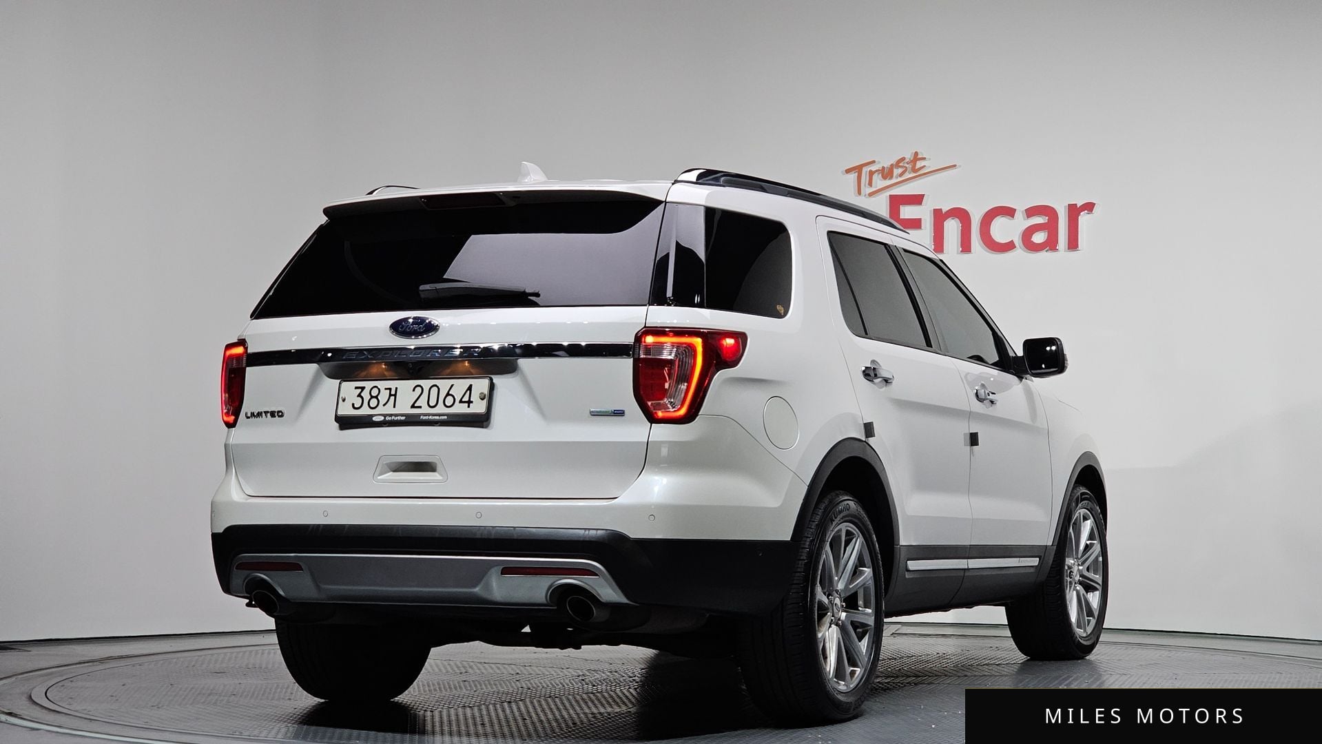 Ford Explorer 2017 — миниатюра 2