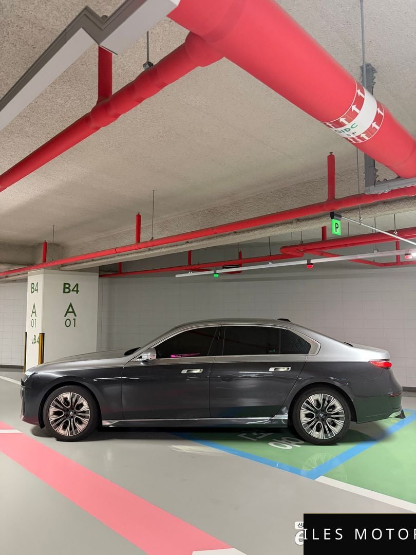 BMW 7시리즈 (G70) 2023 — миниатюра 5