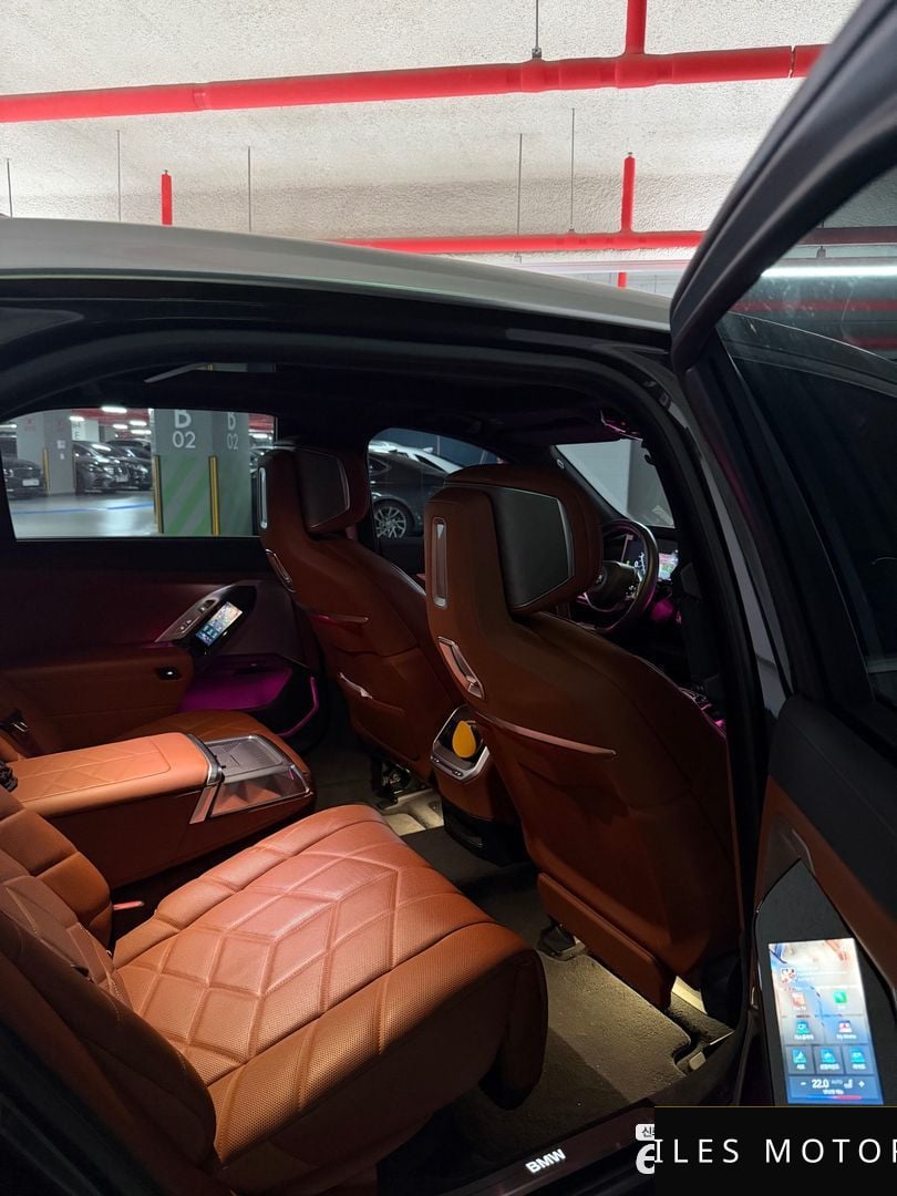 BMW 7시리즈 (G70) 2023 — миниатюра 7