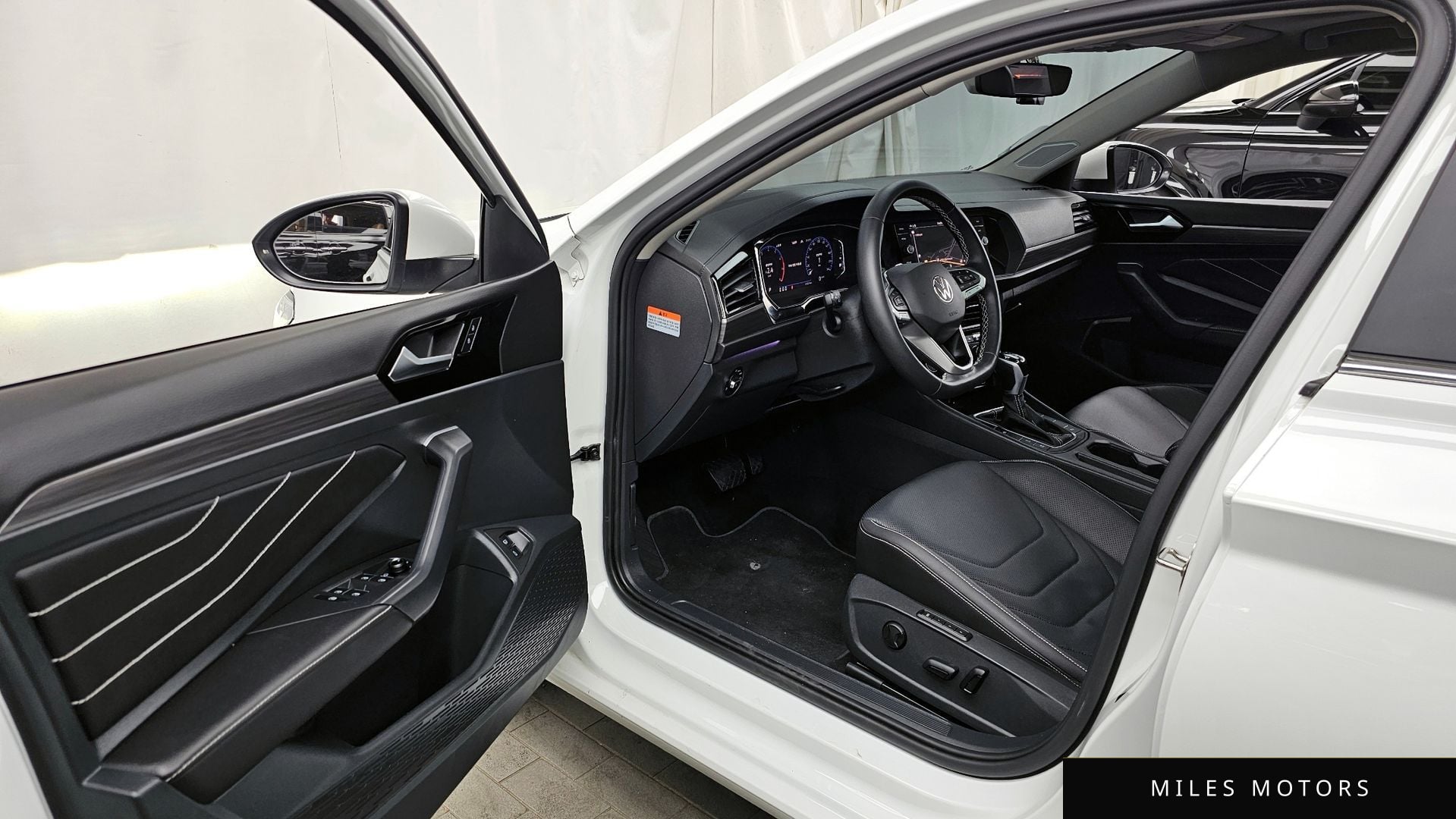 Volkswagen 제타 2023 — миниатюра 13