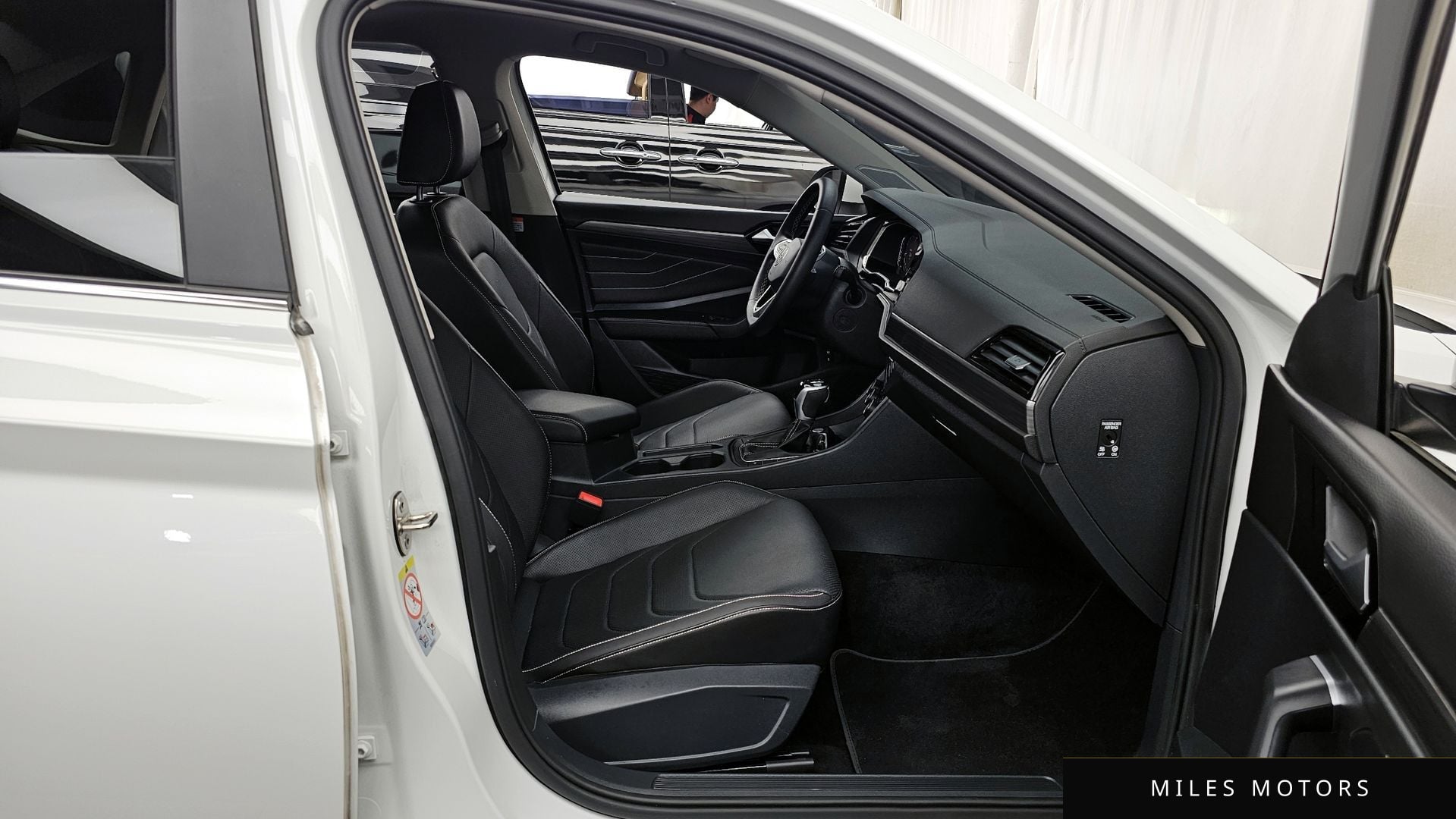 Volkswagen 제타 2023 — миниатюра 17