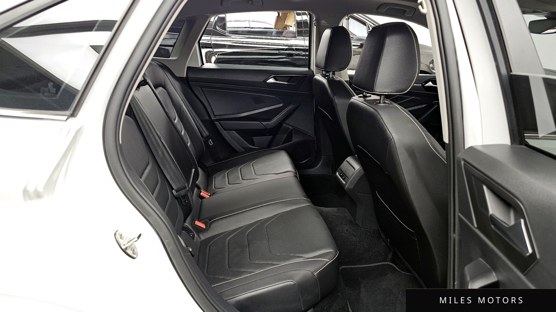 Volkswagen 제타 2023 — миниатюра 18